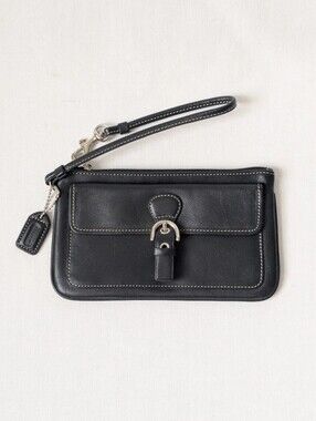 NWT Coach Soho Black Leather Vintage Wristlet Wallet Purse Secure Zip Closure